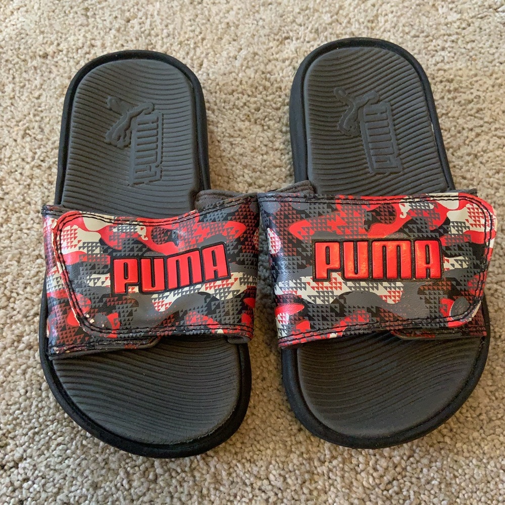 Boys PUMA slides. Size 12y.